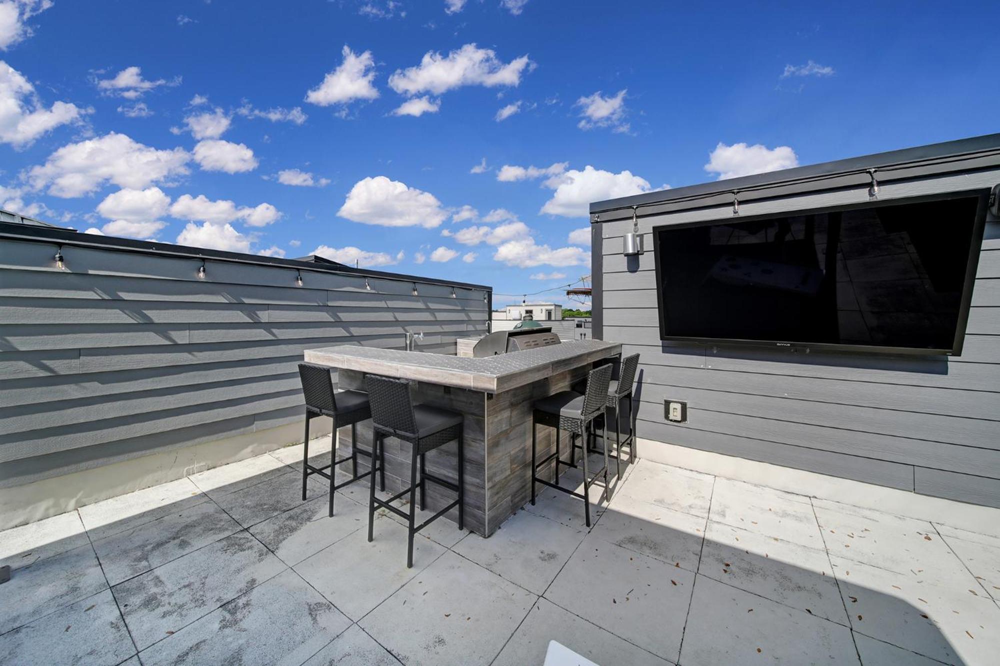 שרלוט 906 Westbrook B City Views Rooftop Hot Tub And Short Walk To Stadium מראה חיצוני תמונה