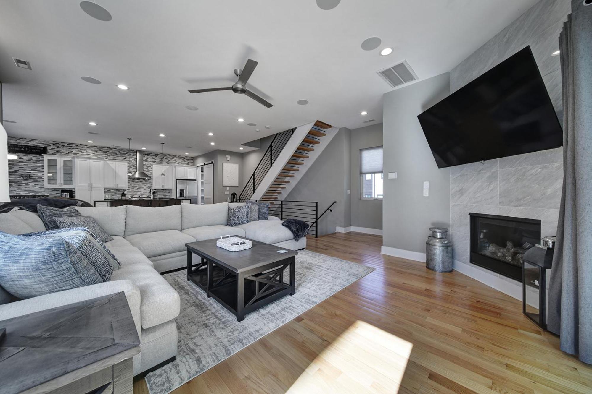 שרלוט 906 Westbrook B City Views Rooftop Hot Tub And Short Walk To Stadium מראה חיצוני תמונה