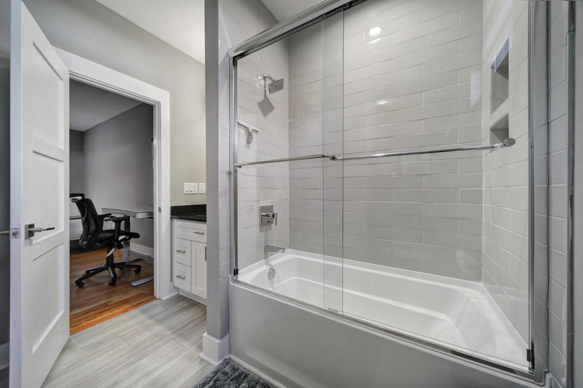 שרלוט 906 Westbrook B City Views Rooftop Hot Tub And Short Walk To Stadium מראה חיצוני תמונה